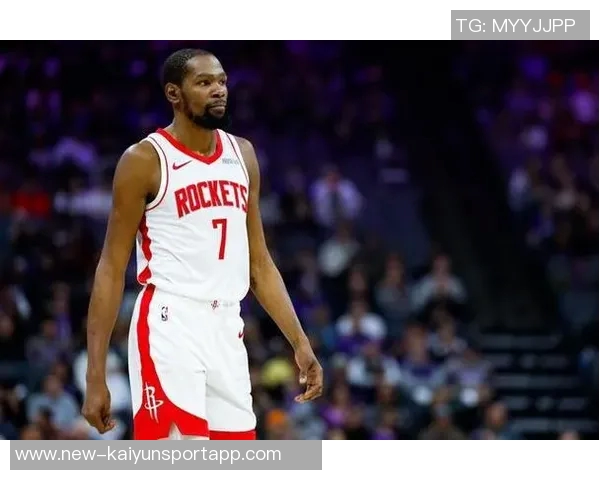 杜兰特三节表现抢眼15投8中贡献22分5篮板1助攻2盖帽第三节状态略有下滑