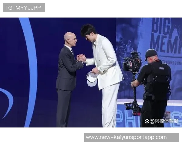 小杨能否迎来机会克林根生病明日对阵雷霆出战成疑前场板数领跑联盟 小杨能否迎来机会克林根生病明日对阵雷霆出战成疑前场板数领跑联盟