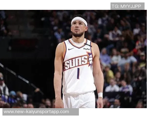 布克外线手感冰凉三分球失准却依然砍下27分助攻表现抢眼