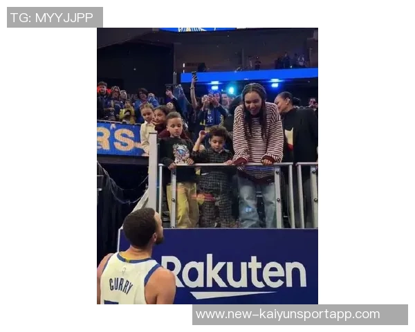 美媒分享库里一家六口温馨聚餐照片时光荏苒令人感慨不已