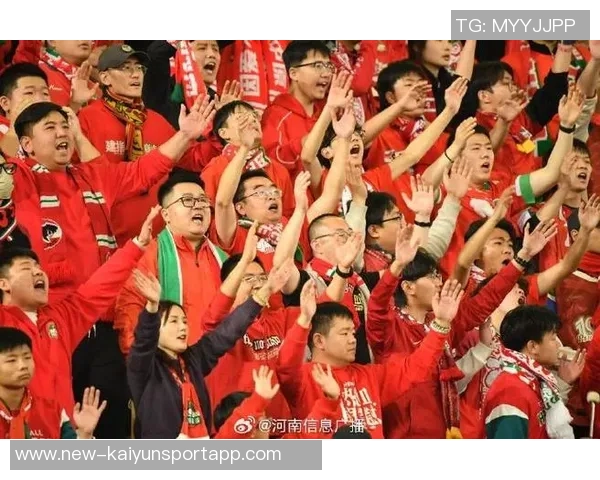 河南球迷热情高涨超21000人齐聚苏州助力足协杯决赛